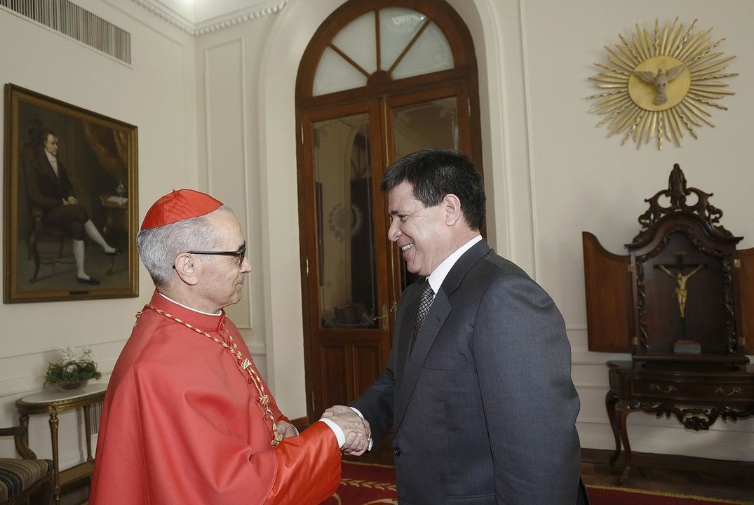Santos Abril con Horacio Cartes, presidente de Paraguay.