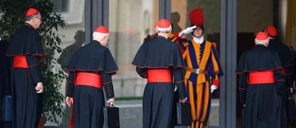 El Coleggio estará formado por siete obispos y cardenales. 