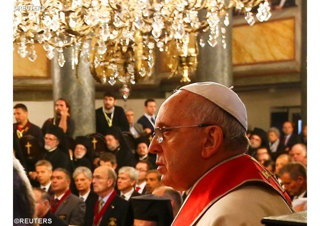 El Papa durante la Divina Liturgia en la Iglesia Patriarcal.