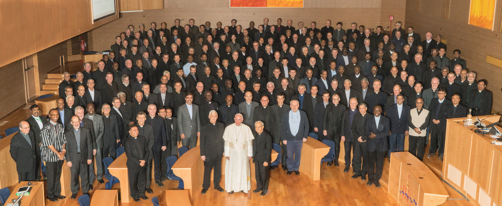 El Papa Francisco, con los delegados de la Congregación General número 36 de los jesuitas. 