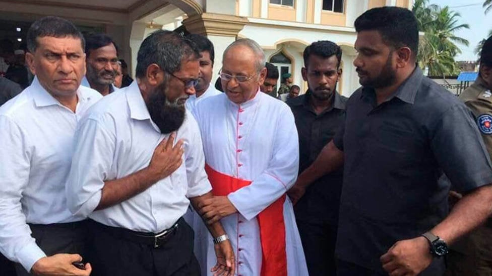 Cardenal Malcom Ranjith en una visita a mezquita musulmana.