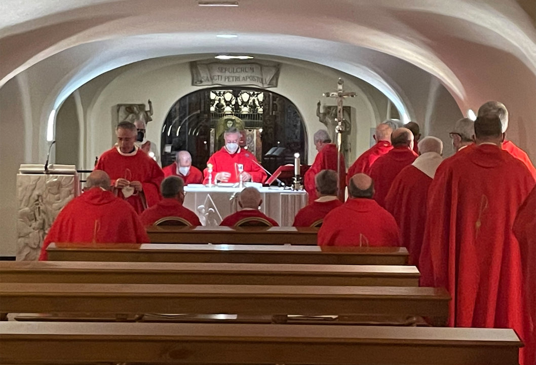 Misa presidida por el cardenal Juan José Omella en el Sepulcro de San Pedro, ayer 10 de enero de 2022 en la visita ad limina.