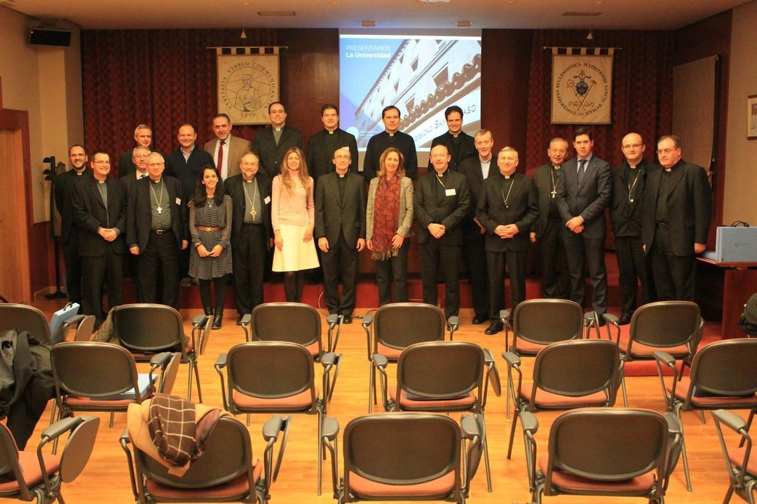 Un grupo de obispos, sacerdotes y laicos de diferentes países de Europa visita la Universidad Eclesiástica San Dámaso.