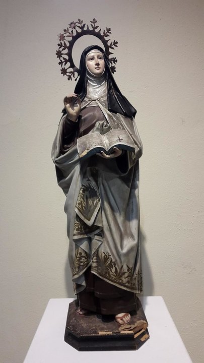 Una talla que se muestra en la exposición de Santa Teresa. 