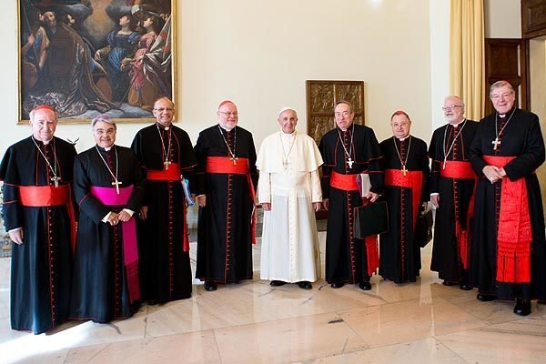 El Papa Francisco con el Consejo de Cardenales. 