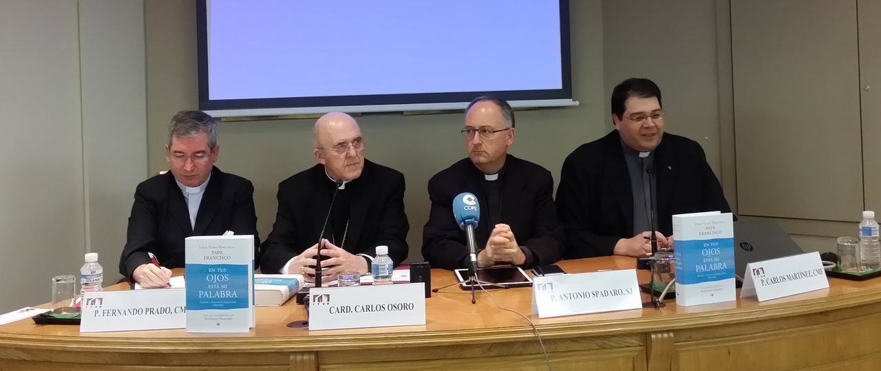 Antonio Spadaro SJ, junto al cardenal Osoro en la presentación del libro. 