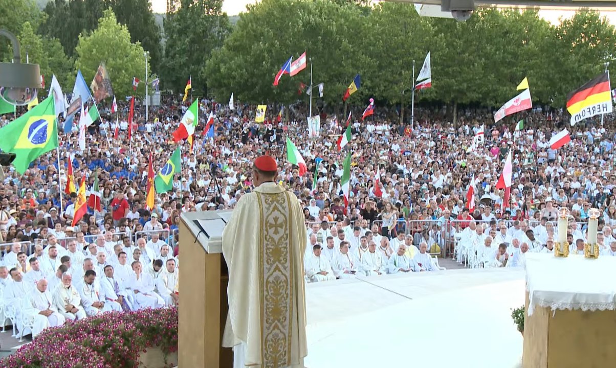 Misa multitudinaria del cardenal Omella en Medjugorje. 